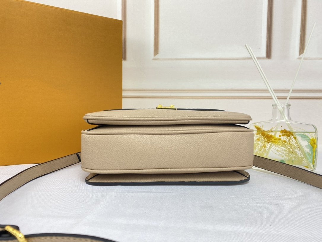 LOUIS VUITTON LV POCHETTE METIS 25CM BEIGE