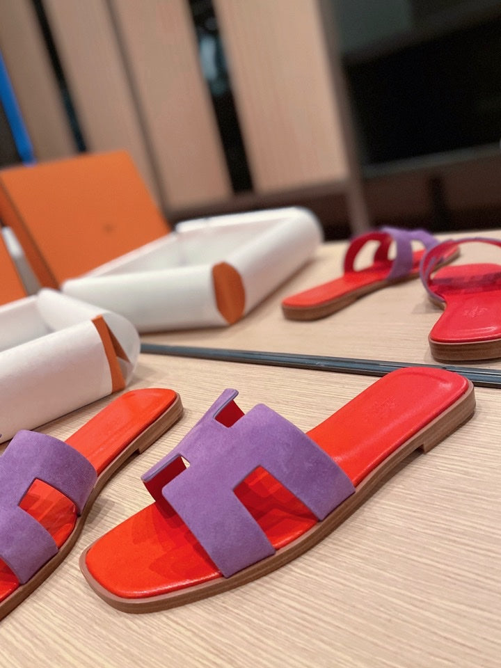 HERMES 0RAN SANDALS IN VIOLET PURPLE SUEDE AND CHERRY RED CALFSKIN