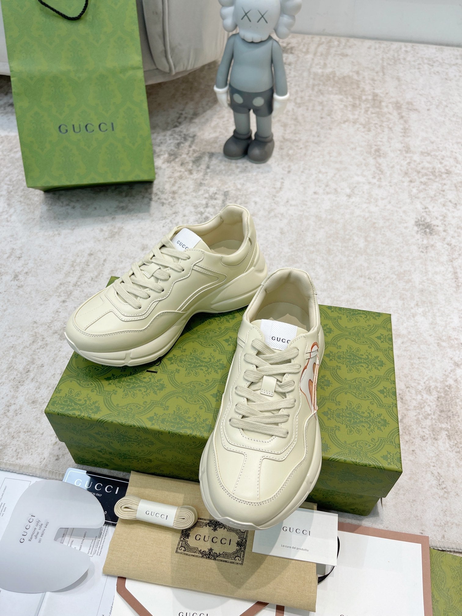 GUCCI RHYTON TRAINER WHITE LAMBSKIN WITH CAT ICON