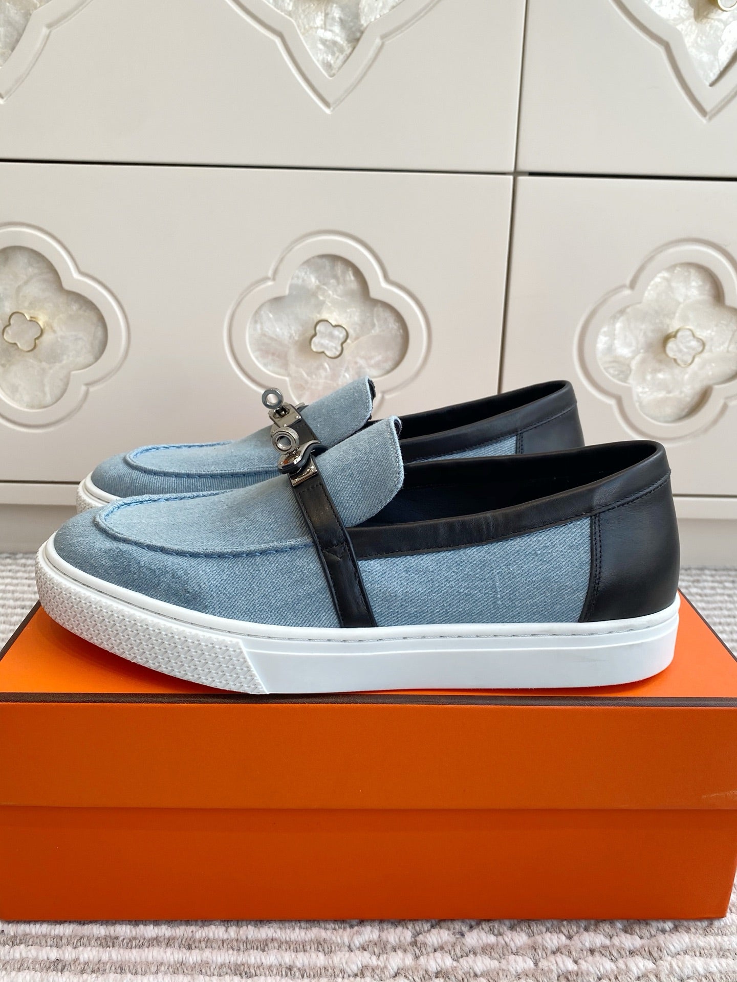 HERMES 25S SLIP-ON IN SKY BLUE CANVAS AND BLACK LAMBSKIN WITH SILVER HARDWARE