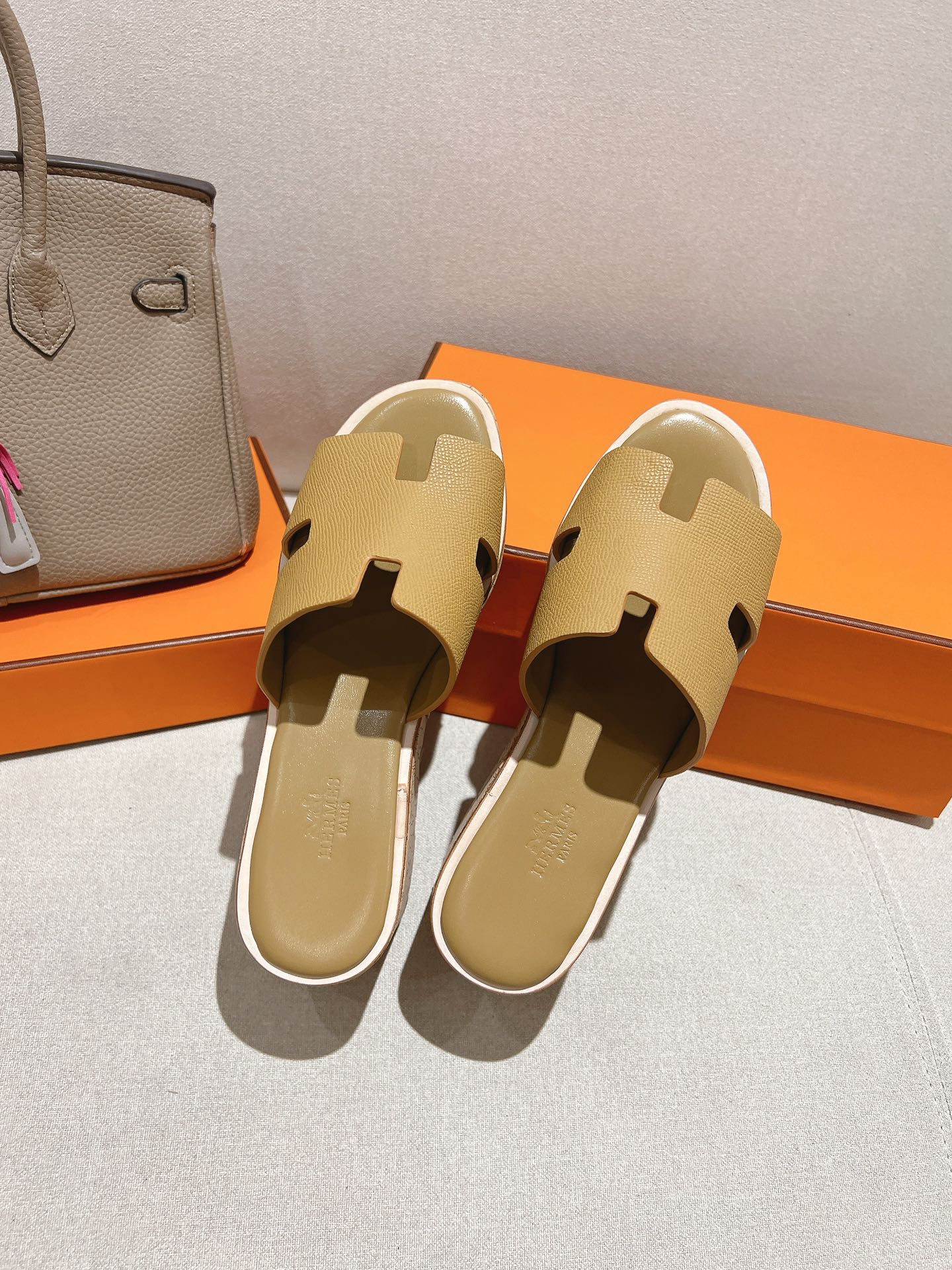 HERMES 25S HIGH WEDGE SANDALS IN LIGHT BROWN LAMBSKIN STYLE 2