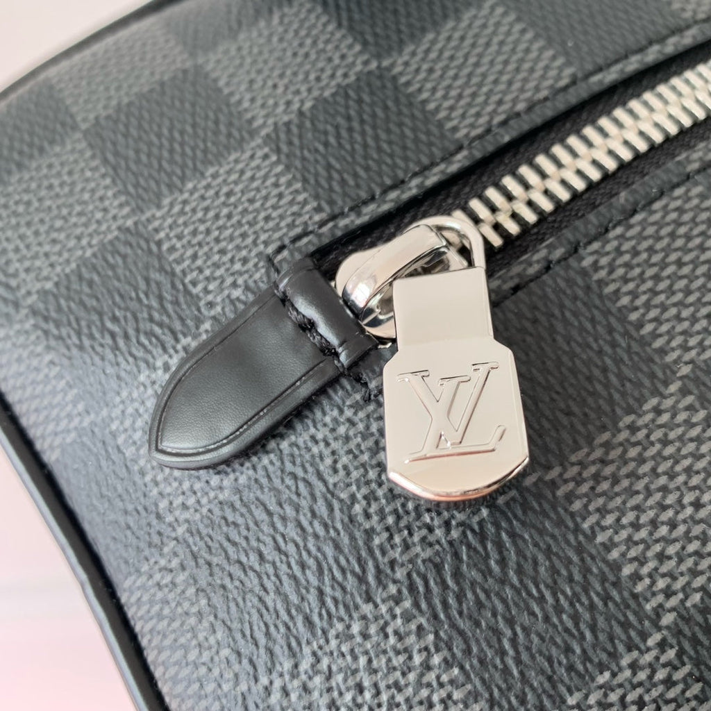 LOUIS VUITTON LOCKER DOPP KIT 23 IN GREY BLACK DAMIER GRAPHITE CANVAS