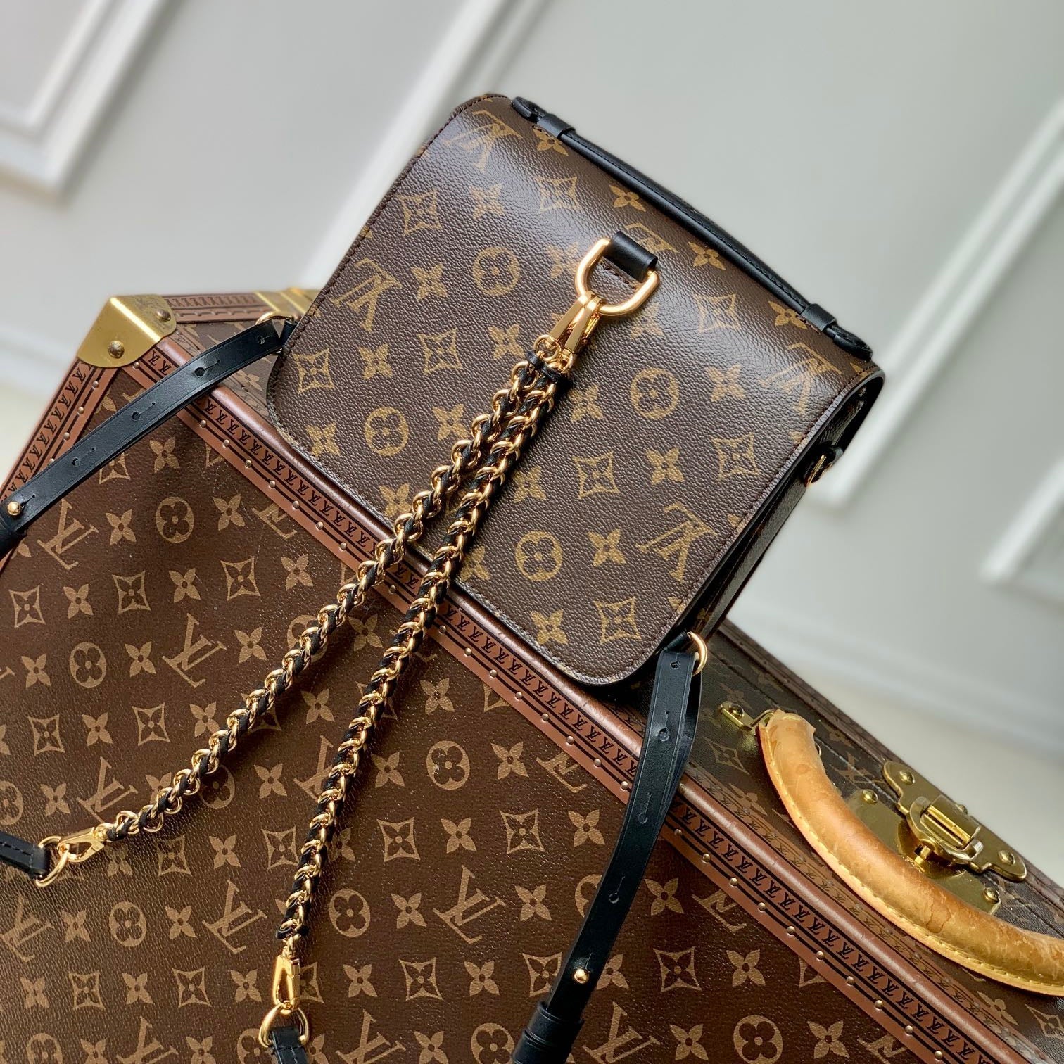 LOUIS VUITTON POCHETTE MÉTIS 20 IN BROWN MONOGRAM AND MONOGRAM REVERSE CANVAS GOLD BUCKLE