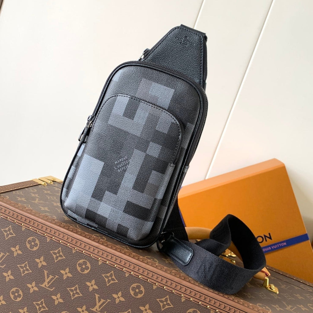 LOUIS VUITTON AVENUE 31 IN BLACK CANVAS CALFSKIN