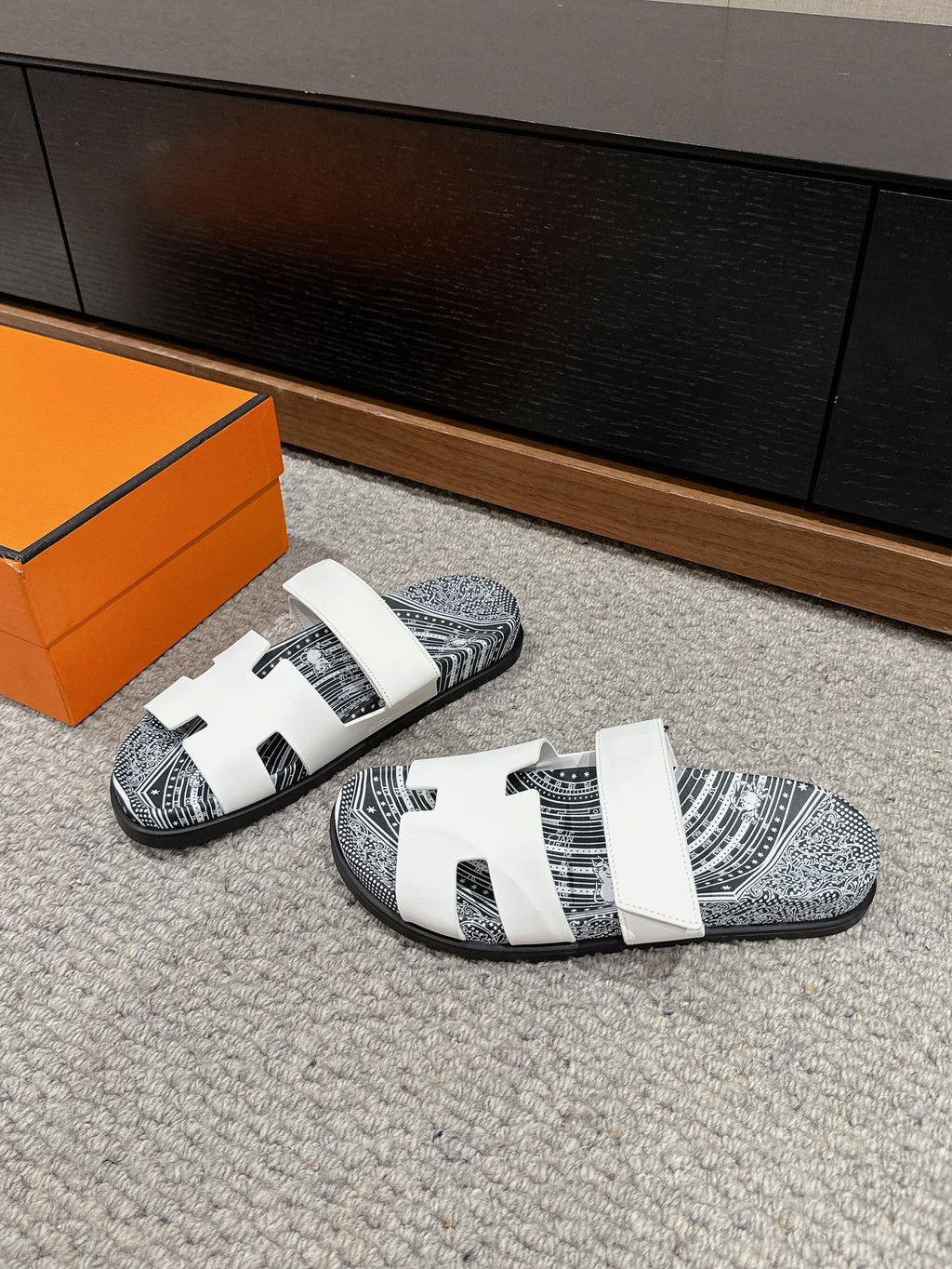 HERMES CHYPRE SANDAL WHITE CALFSKIN UNIQUE