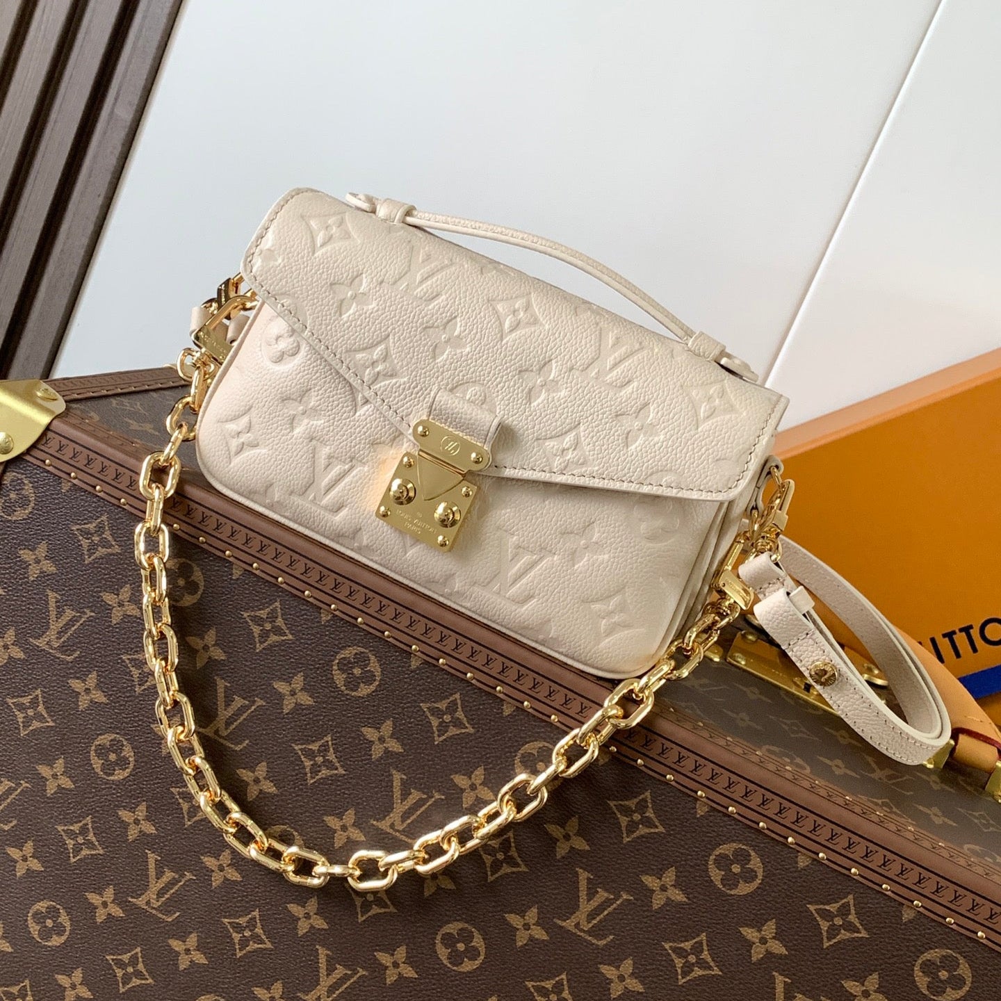 LOUIS VUITTON POCHETTE MÉTIS EAST WEST 22 IN LIGHT BEIGE MONOGRAM EMPREINTE CALFSKIN EMBOSSED